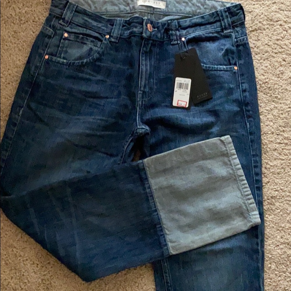 Size 27 cropped Guess jeans.